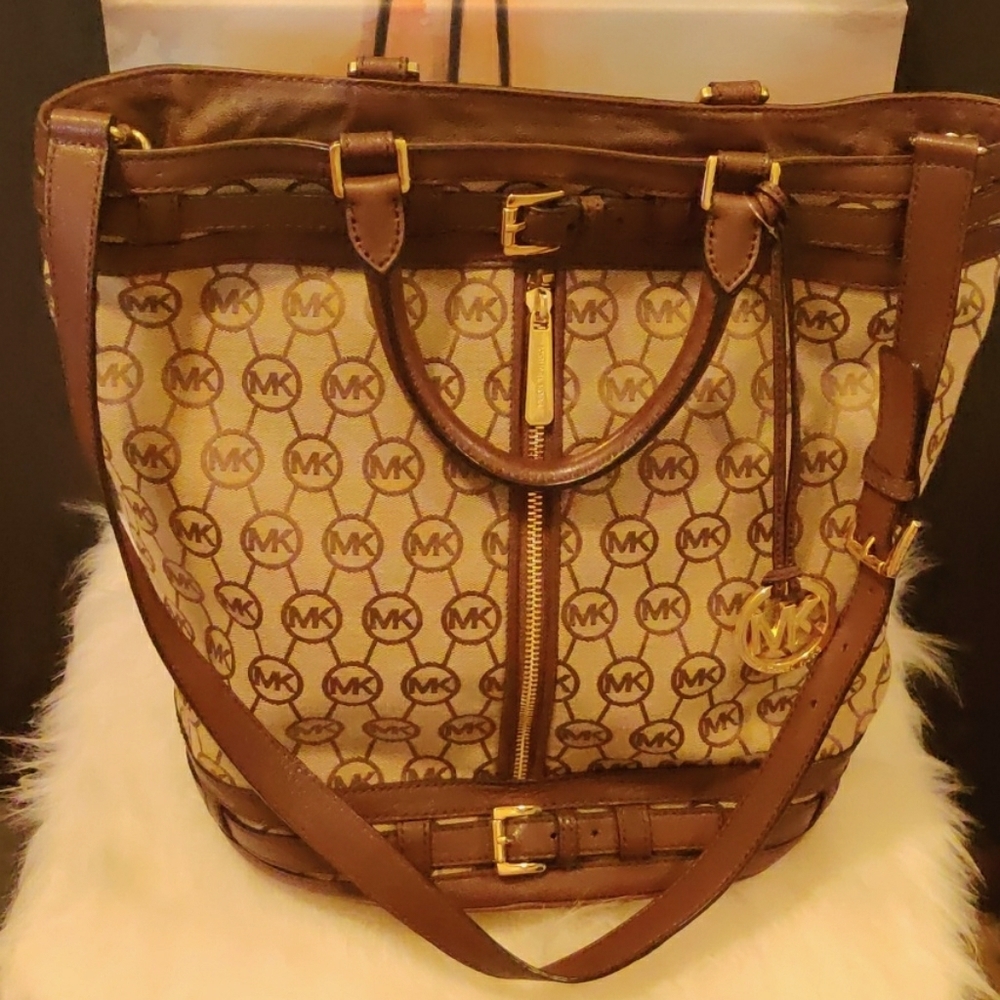 *SOLD*Michael Kors Kingsbury Monogram Tote